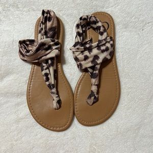 143 girl leopard sandals size 8.5